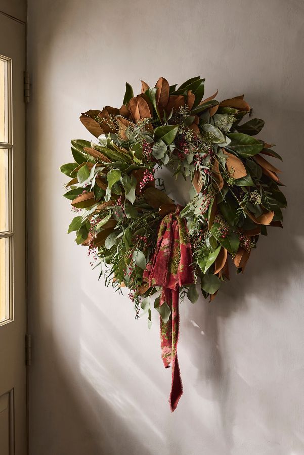 Slide View: 1: Fresh Seeded Magnolia & Berry Wreath, 20"