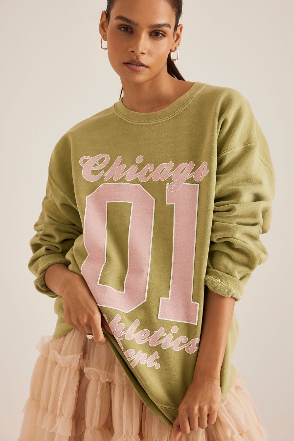 Slide View: 2: Von Anthropologie Chicago Sports Grafik-Sweatshirt