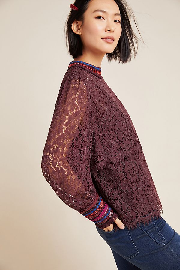 Slide View: 1: Savannah Lace Top