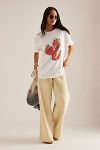 Visualizzazione miniature 5: T-Shirt Boyfriend con Grafica a Fragola di Anthropologie