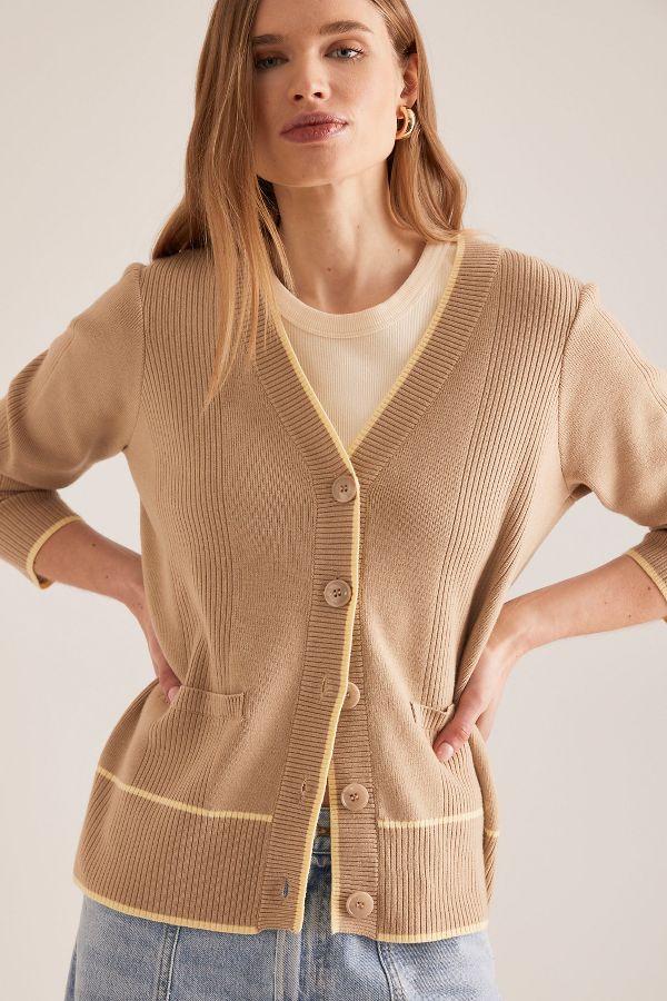 Slide View: 4: Cardigan Col V Contrasté By Anthropologie