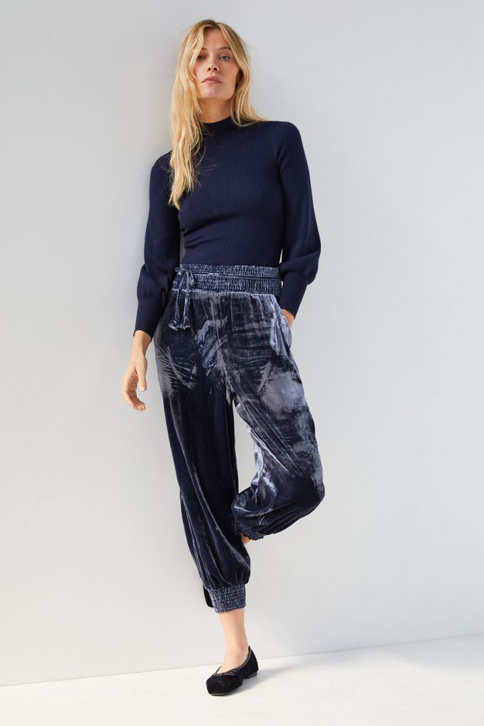 How to Wear Velvet Pants for Comfort and Style - YOUR TRUE SELF BLOG