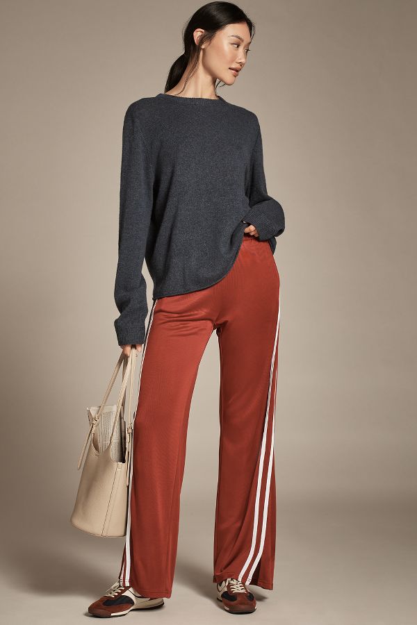 Slide View: 3: Reformation Boyfriend Cashmere Crew-Neck Sweater