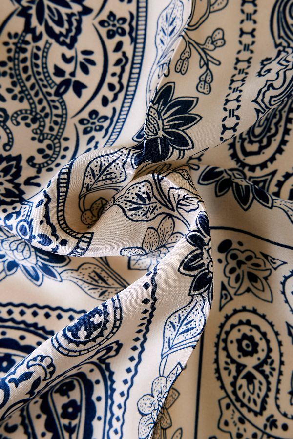 Slide View: 2: Foulard en satin à motif cachemire