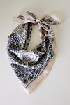 Thumbnail View 1: Foulard en satin à motif cachemire