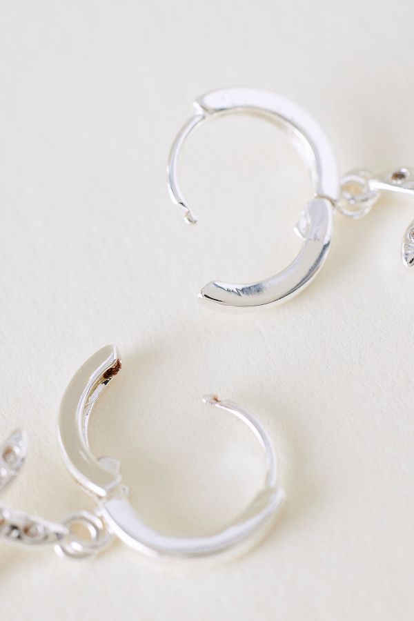 Vista de diapositivas: 3: Starfish Huggie Hoop Earrings