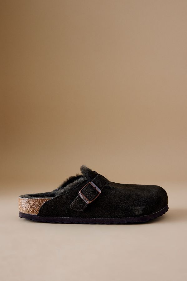 Slide View: 1: Sabots Boston Birkenstock en Daim Doublés de Peau de Mouton