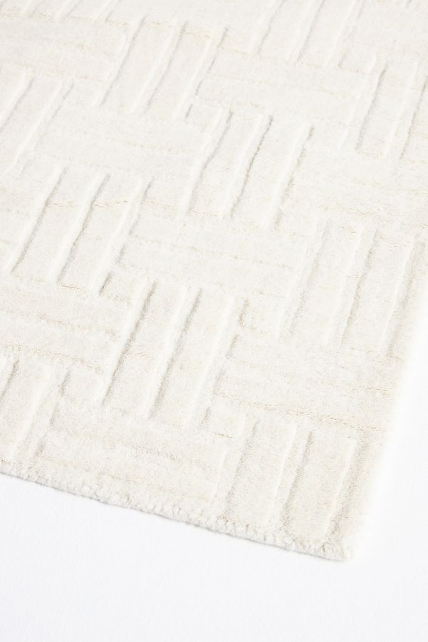 Slide View: 2: Hand-Tufted Wool Contour Rug