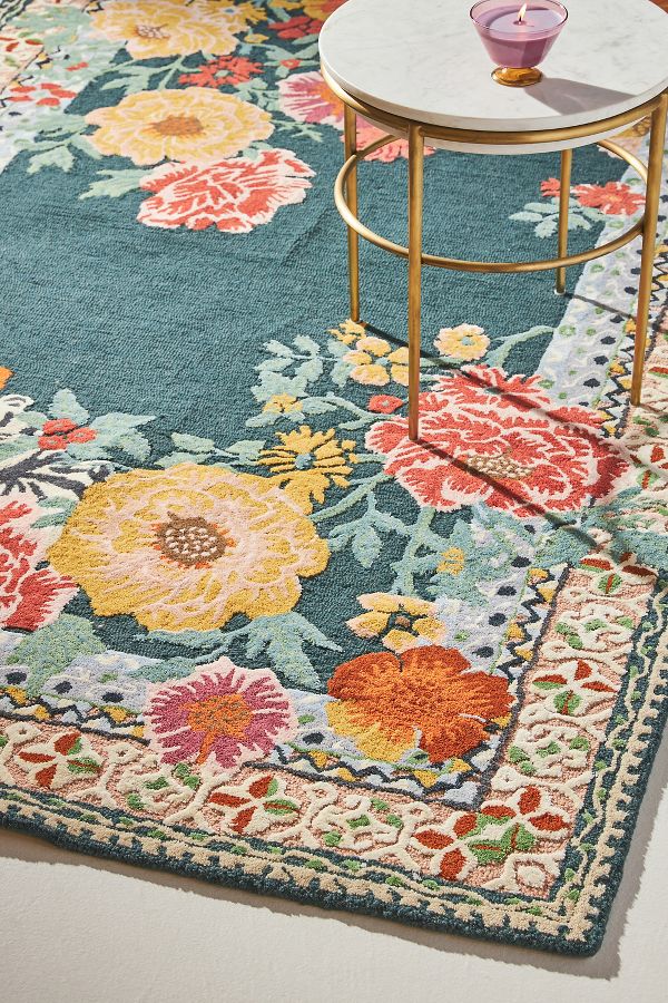 Slide View: 2: Hand-Tufted Gitta Floral Rug