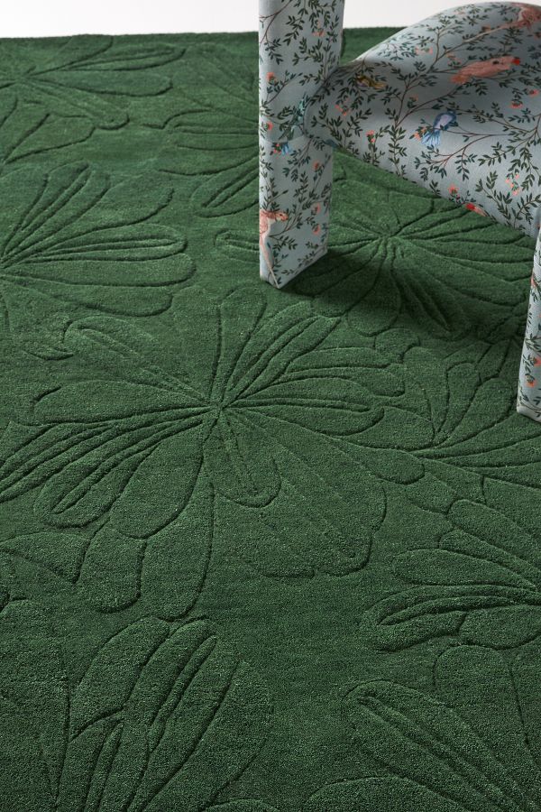 Slide View: 2: Hand-Tufted Sculpted Daisy Wool Rug