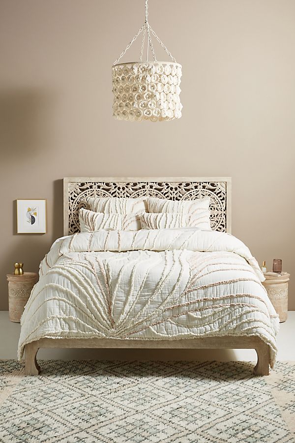 Slide View: 1: Cozy Tufted Milo Quilt