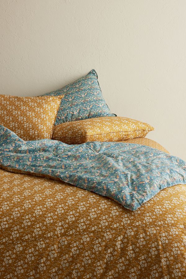 Slide View: 1: Coco & Wolf Strawberry Thief Quilted Bedspread