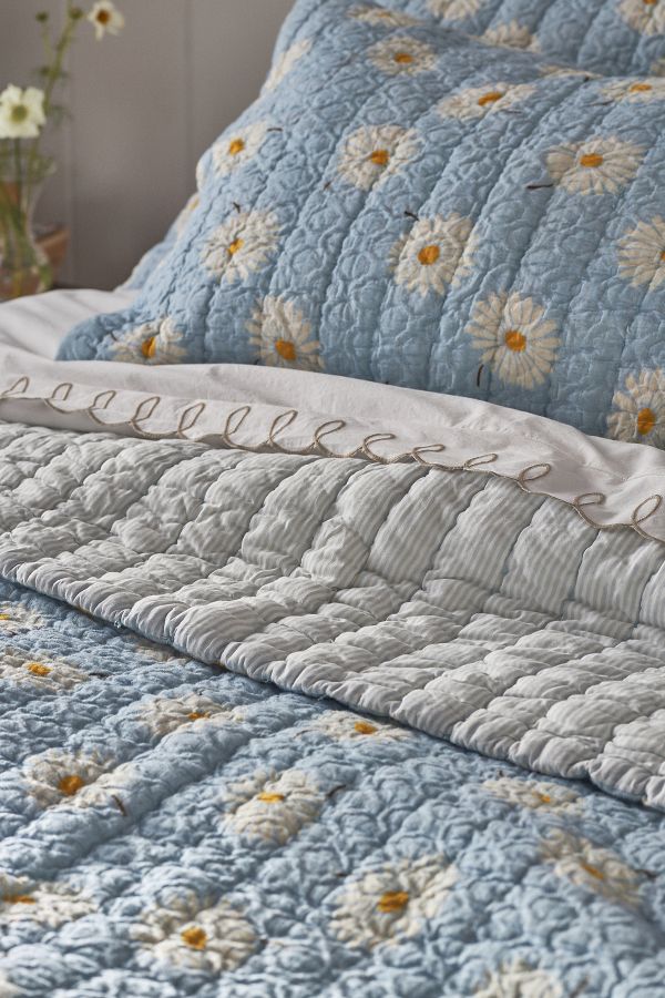 Slide View: 5: Lilla Cotton Quilt