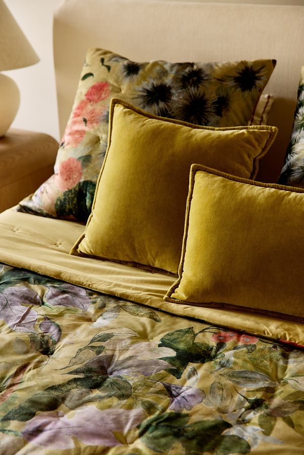 Slide View: 4: Colliere Velvet Floral Quilt