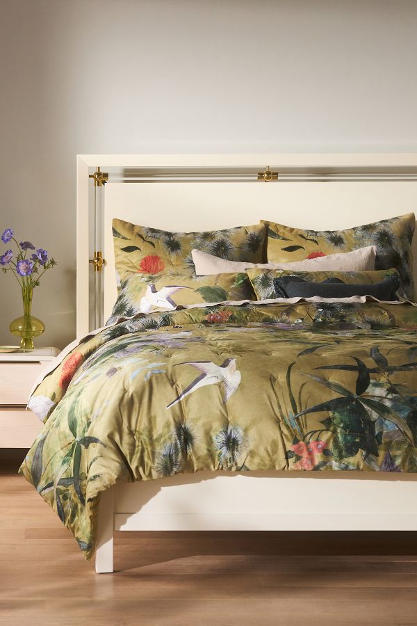 Slide View: 1: Colliere Velvet Floral Quilt