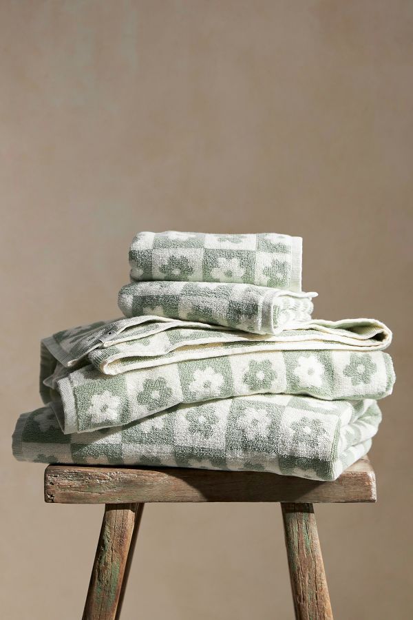 Slide View: 1: Slowtide Gigi Bath Towel Collection