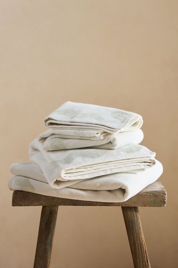 Slide View: 2: Maeve by Anthropologie Scalloped Cotton Towel Collection