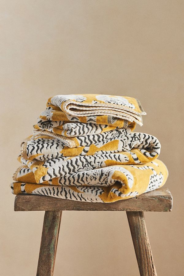 Slide View: 2: Isa Cotton Leopard Towel Collection