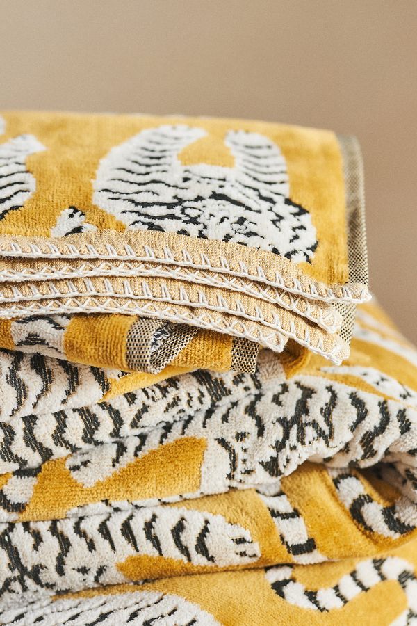 Slide View: 3: Isa Cotton Leopard Towel Collection