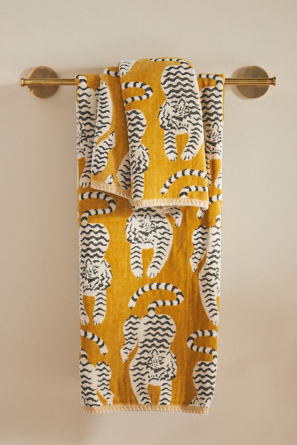 Slide View: 1: Isa Cotton Leopard Towel Collection