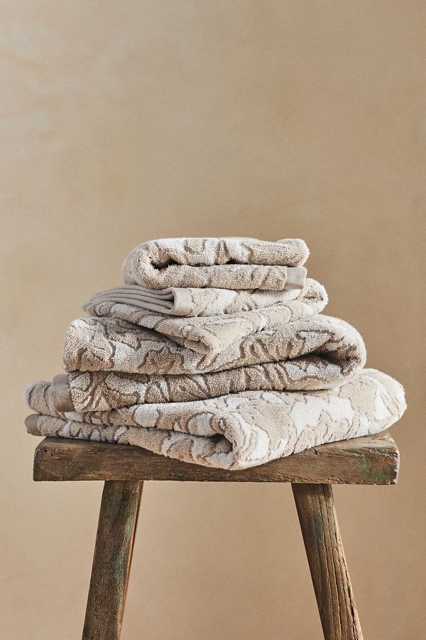 Slide View: 2: Devon Floral Cotton Towel Collection