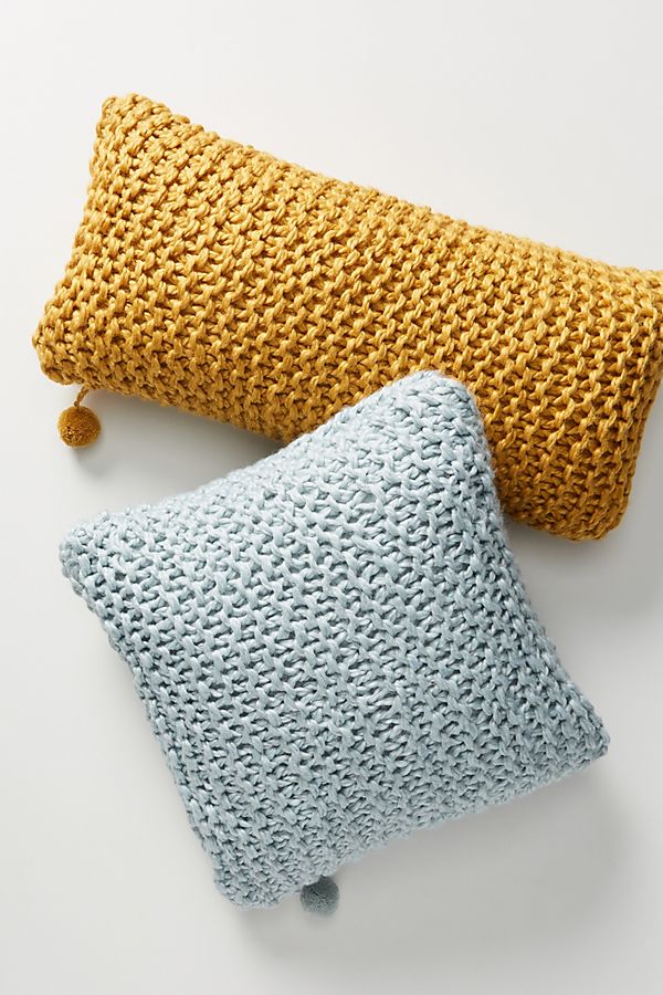 Slide View: 2: Mena Pillow