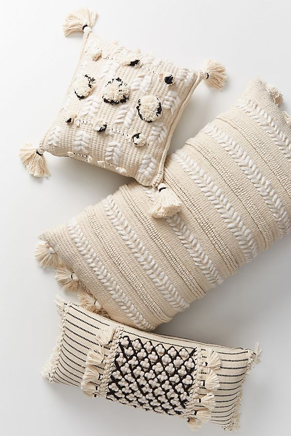 Slide View: 2: Kama Pillow