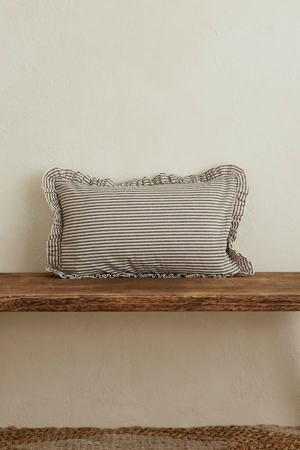 Vista de diapositivas: 1: Ellenvale Interiors Brown Stripe Cushion