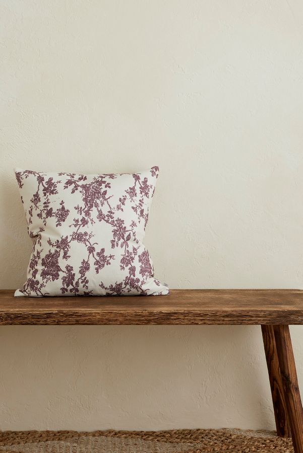 Vista diapositiva: 1: Ellenvale Interiors Aria Plum Floral Cushion