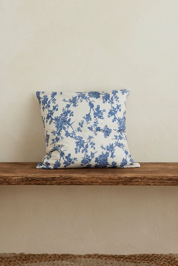 Vista diapositiva: 1: Ellenvale Interiors Aria Blue Floral Cushion