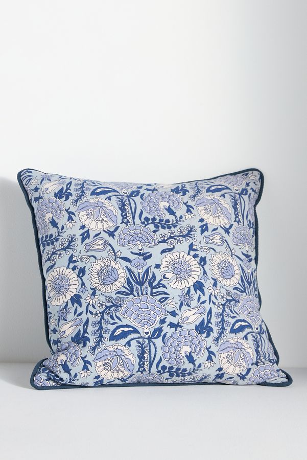 Slide View: 4: Cotton Mix Print Floral Pillow