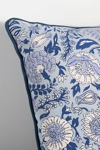 Slide View: 6: Cotton Mix Print Floral Pillow