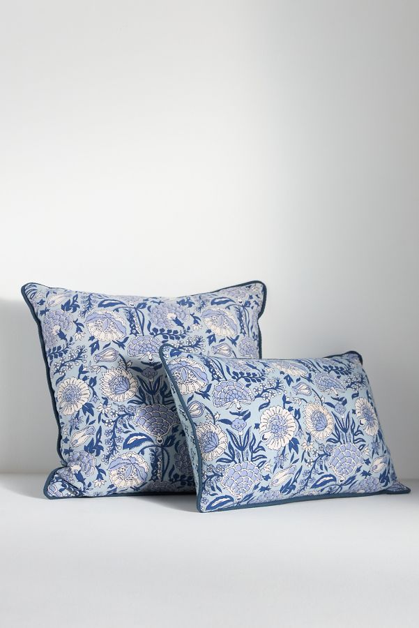 Slide View: 1: Cotton Mix Print Floral Pillow