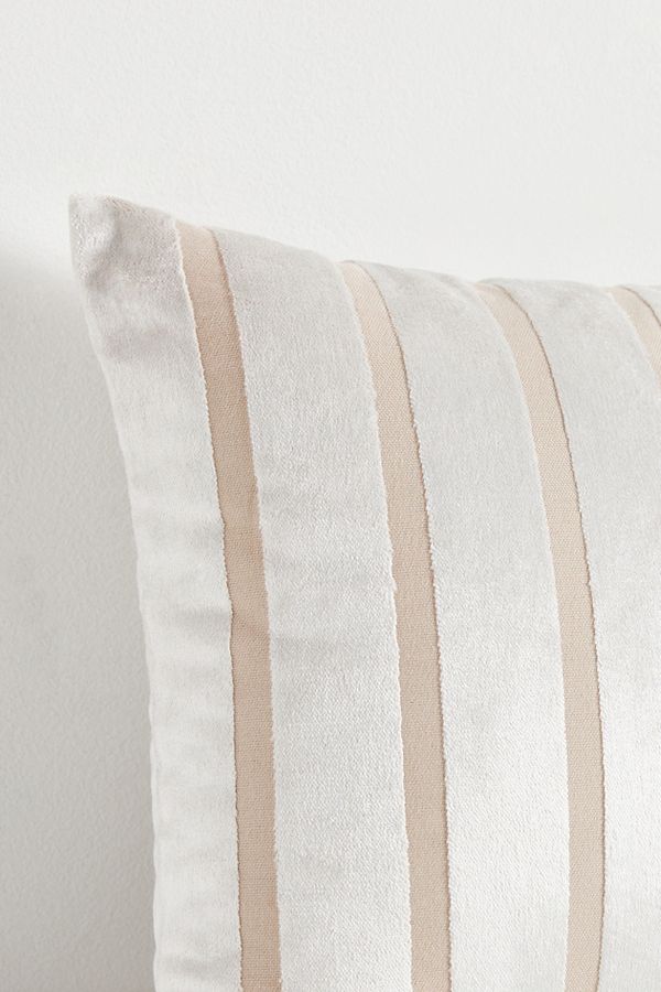 Slide View: 3: Corinn Cushion