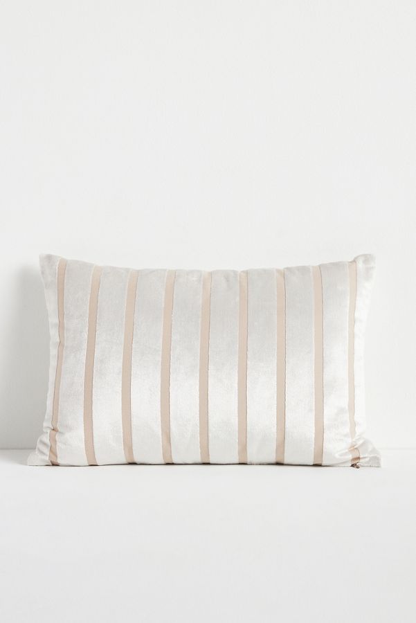 Slide View: 2: Corinn Cushion