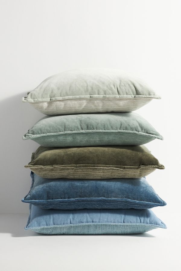 Vista de diapositivas: 10: Velvet Trova Cushion