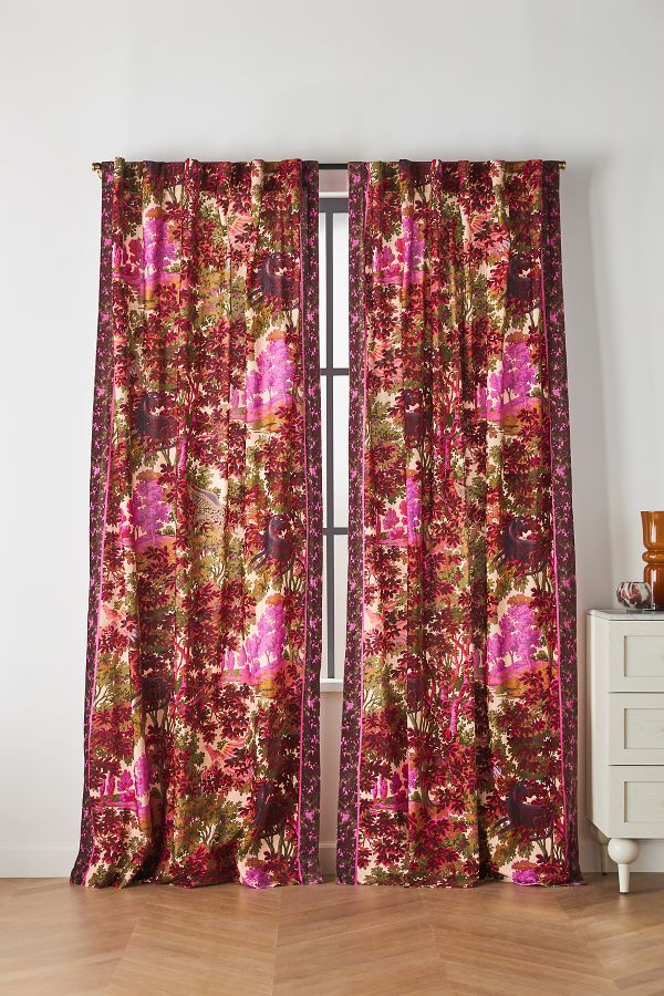 Slide View: 1: Vienne Velvet Curtain