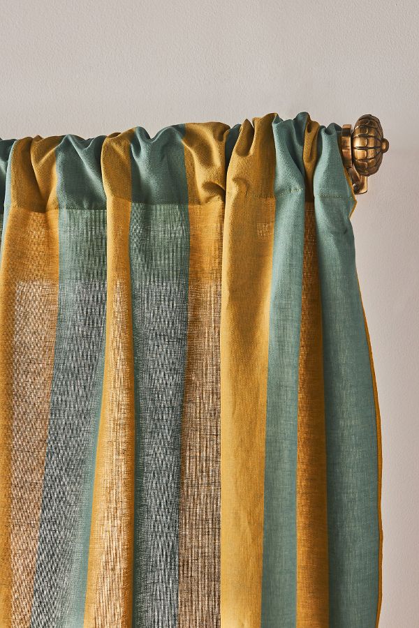 Slide View: 3: Pallido Curtain