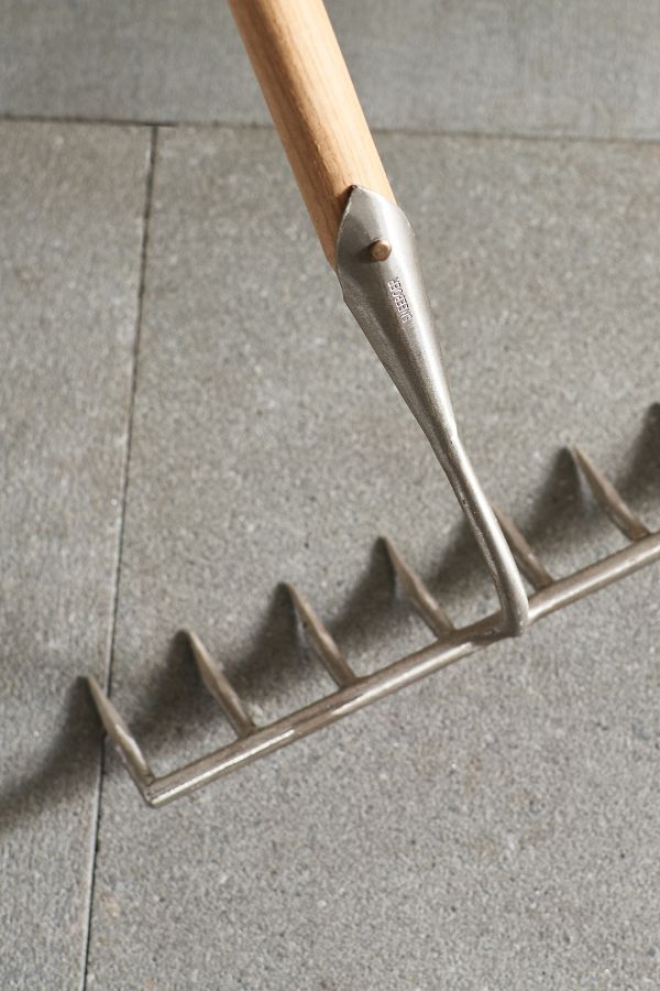 Slide View: 2: Sneeboer Eight-Tooth Garden Rake