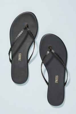 tkees scalloped flip flops