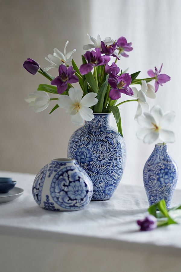 Slide View: 4: Chinoiserie Bud Vase