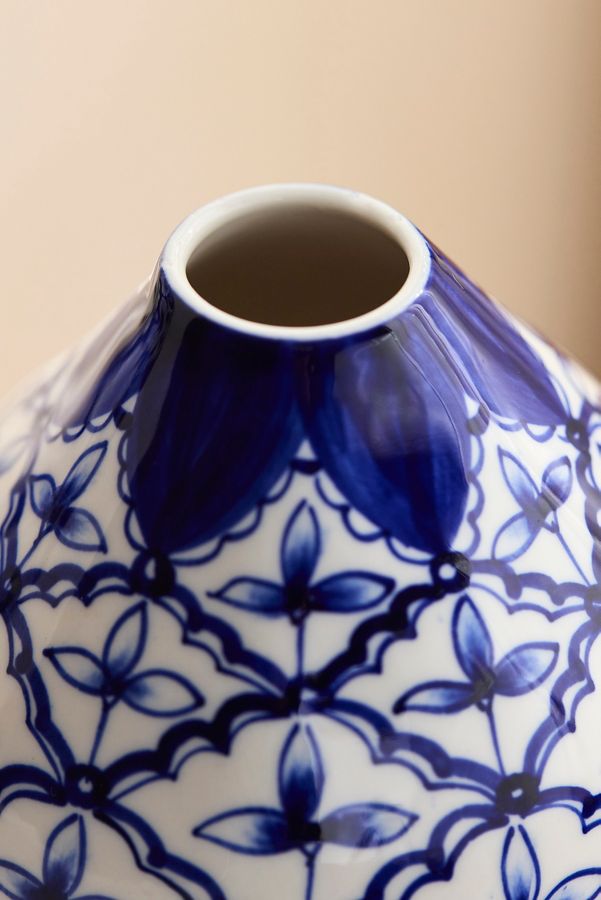 Slide View: 2: Chinoiserie Bud Vase