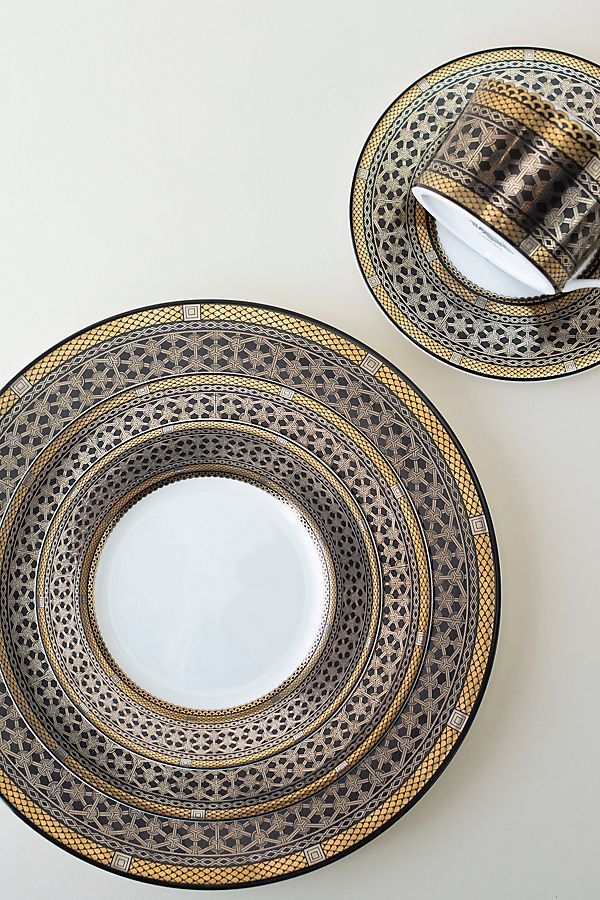 Slide View: 1: Caskata Hawthorne Onyx Five Piece Place Setting