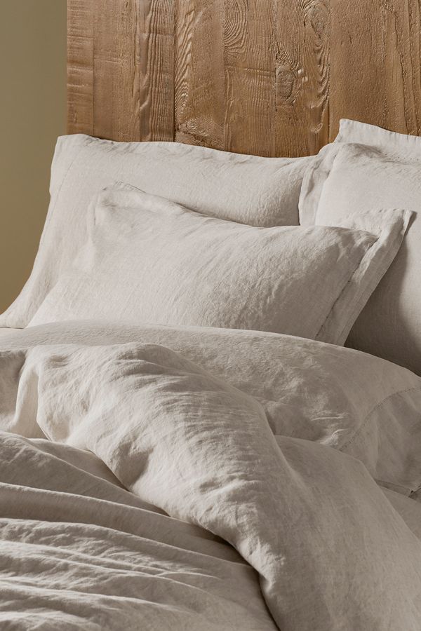 Slide View: 3: Coyuchi Organic Linen Chambray Pillowcase Set/2