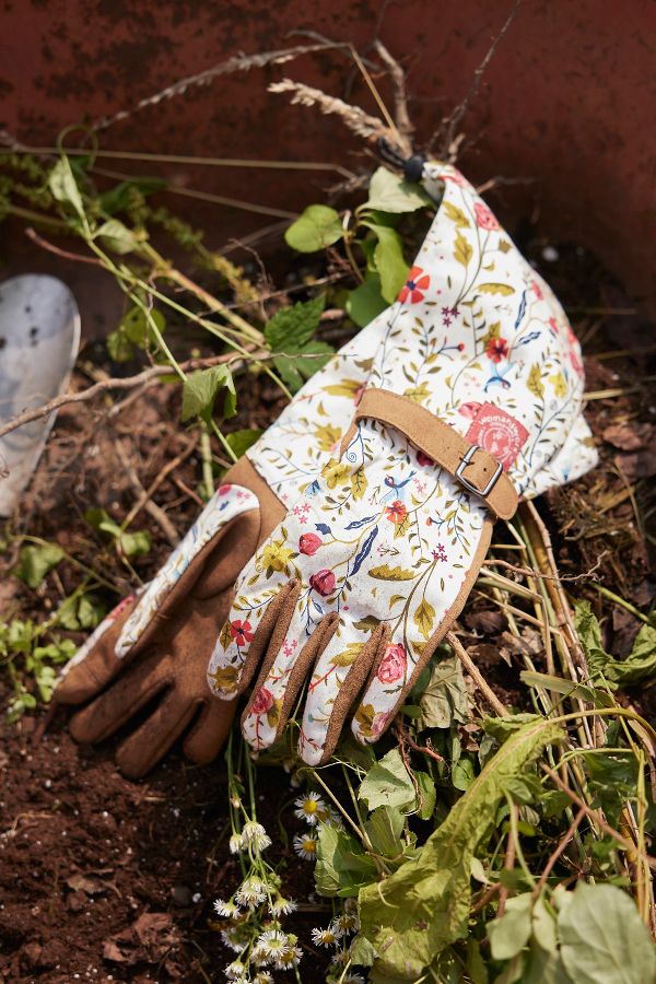 Slide View: 1: Long Floral Garden Gloves