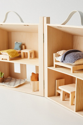 tiny dollhouse furniture