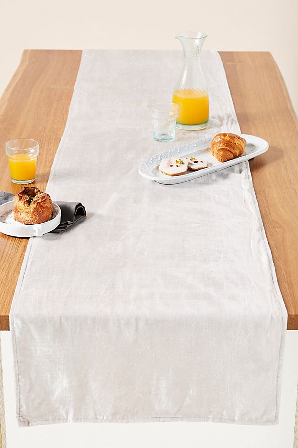 Slide View: 1: Stella Table Runner