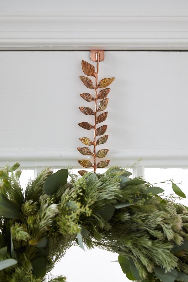 Slide View: 1: Brass Leaf Wreath Hanger