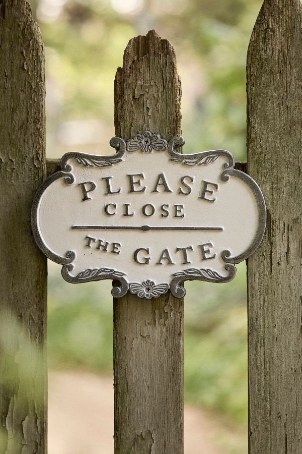 Slide View: 1: Please Close the Gate Sign