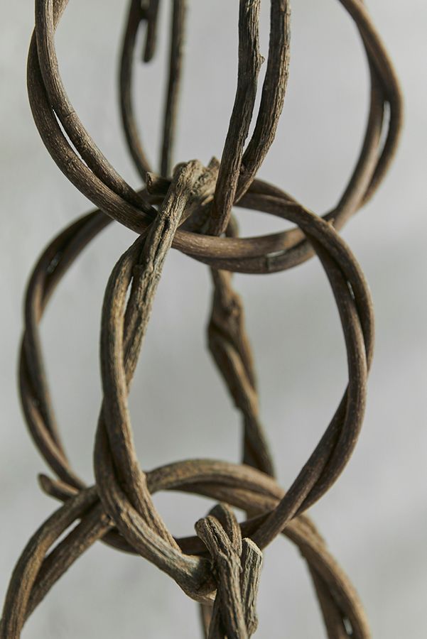 Slide View: 2: Twisted Vine Ring Garland